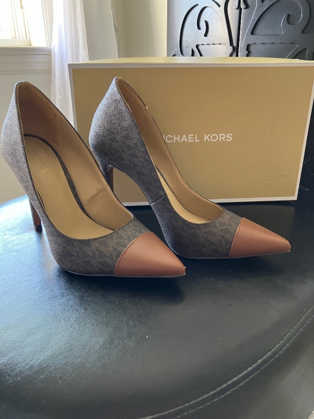 MK Signature Logo Heel